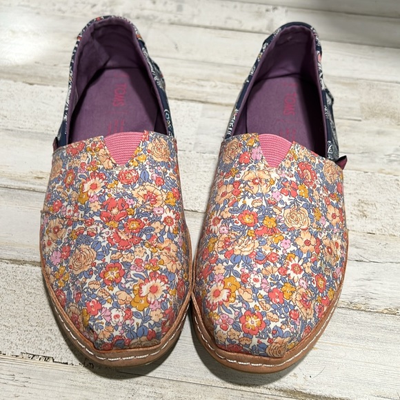 Like New Slip On Toms Women’s size 6.5 - Picture 5 of 6